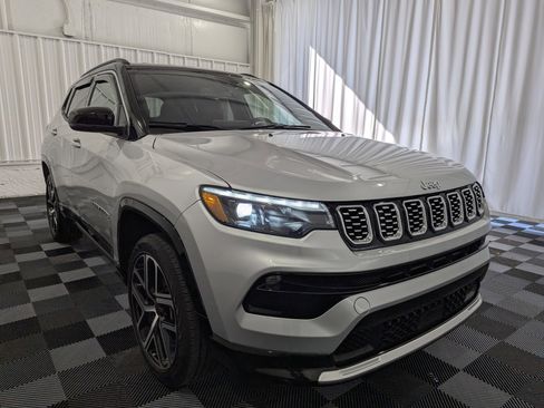 Used 2025 Jeep Compass Limited w/ Elite Group AWD/4WD image 5