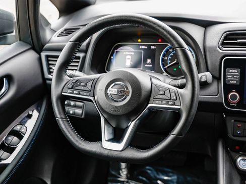 Used 2022 Nissan Leaf SV image 13