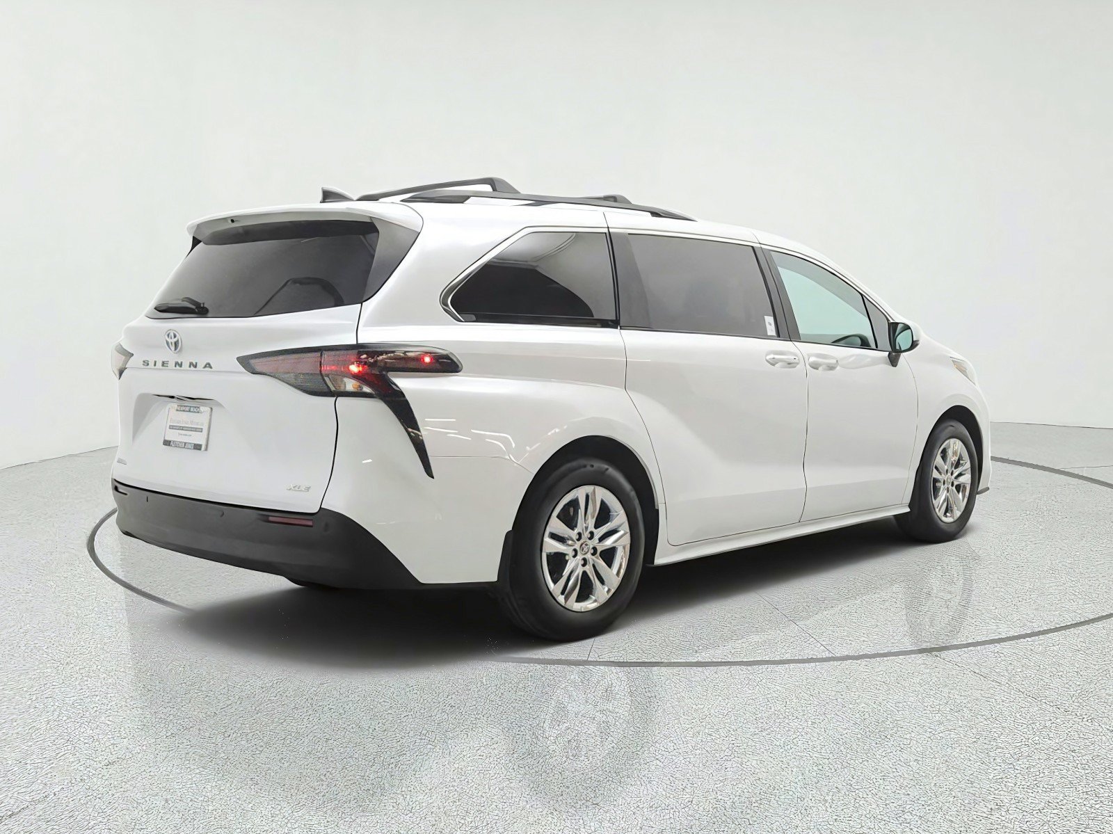 Used 2025 Toyota Sienna XLE w/ XLE Plus Package AWD/4WD image 5