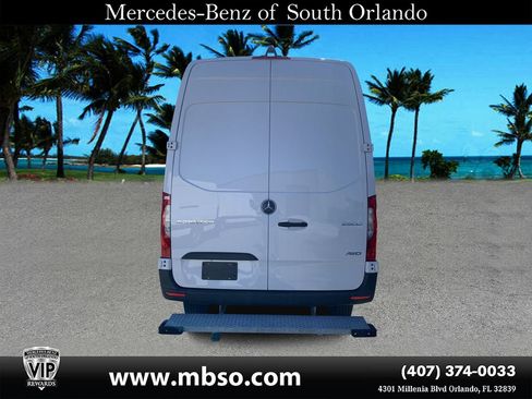 Used 2023 Mercedes-Benz Sprinter 2500 image 3