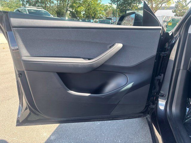 Used 2026 Tesla Model Y AWD image 15