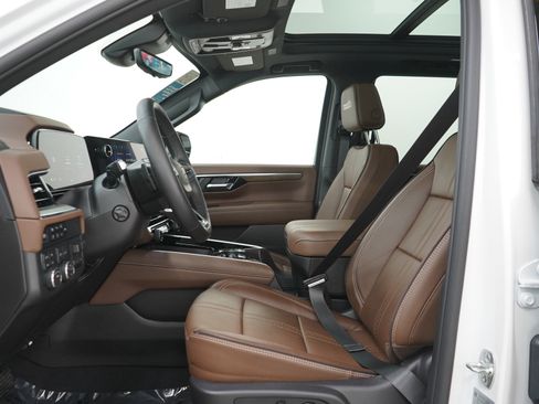 Used 2025 Chevrolet Tahoe High Country w/ Sun And Tow Package AWD/4WD image 26