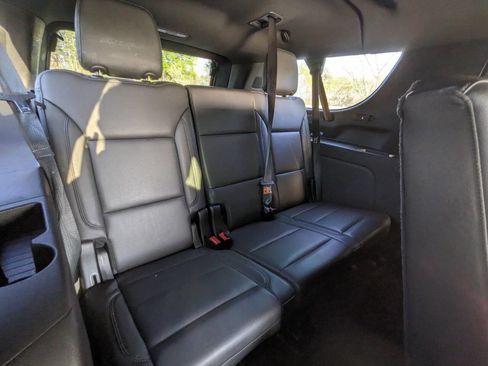 Used 2021 Chevrolet Suburban LT image 17