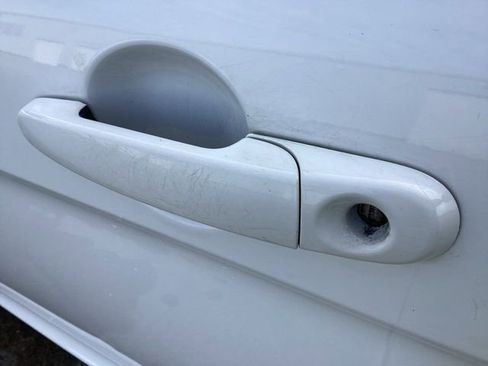 Used 2018 Ford Taurus SE image 18