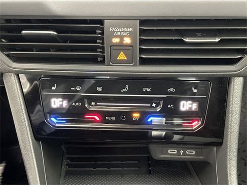 Used 2025 Volkswagen Jetta SE w/ Black Wheel Package image 14