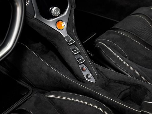 New 2026 McLaren 750S image 14