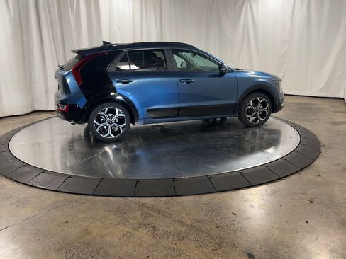 Certified 2025 Kia Niro SX Touring image 9
