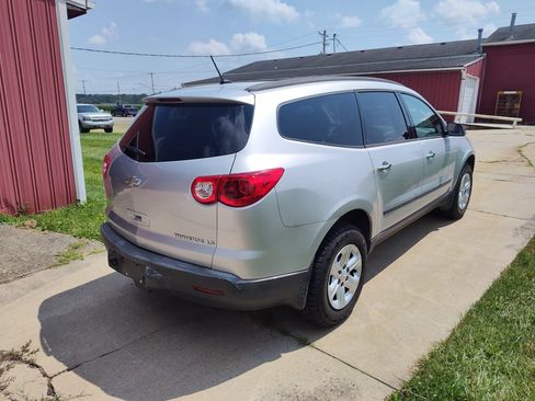 Used 2011 Chevrolet Traverse LS FWD image 3