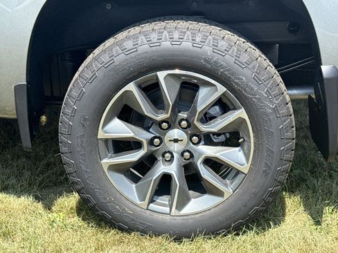 New 2026 Chevrolet Silverado 1500 RST w/ Z71 Off-Road Package AWD/4WD image 9