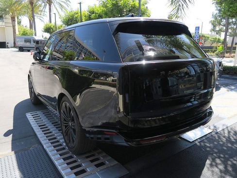 Used 2025 Land Rover Range Rover SE AWD/4WD image 7