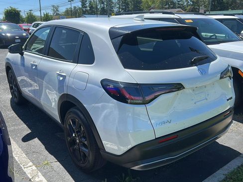 Used 2024 Honda HR-V Sport image 3