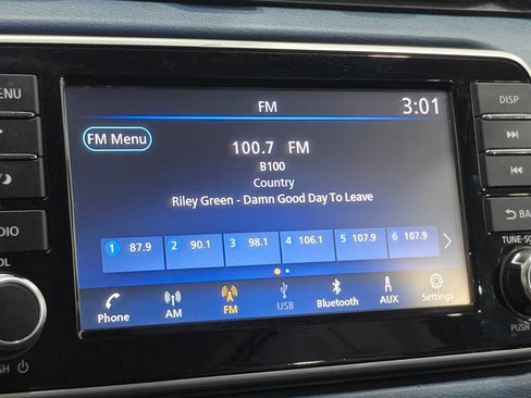 Used 2024 Nissan Versa SV FWD image 27