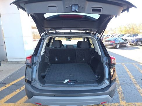 Used 2023 Nissan Rogue S image 6