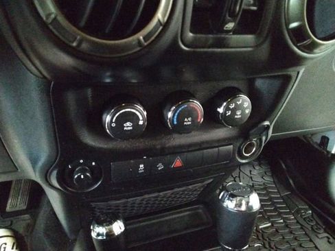 Used 2018 Jeep Wrangler Unlimited Sport w/ Dual Top Group image 30