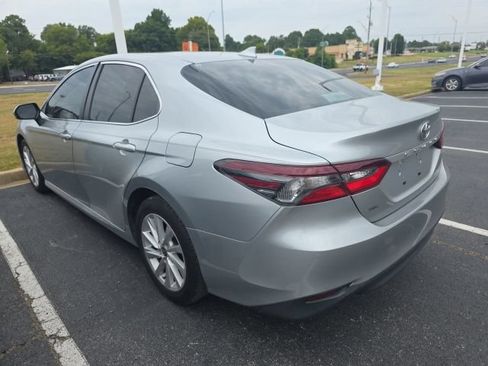 Used 2022 Toyota Camry LE FWD image 6