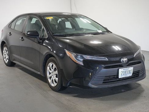 Used 2024 Toyota Corolla LE image 3