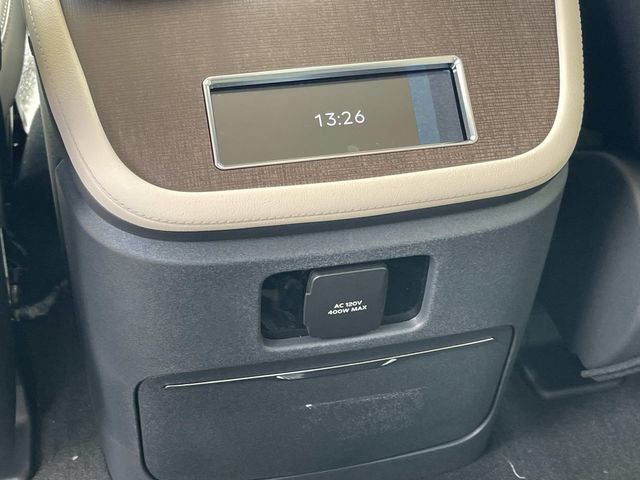 New 2027 Lincoln Navigator Premiere AWD/4WD image 17