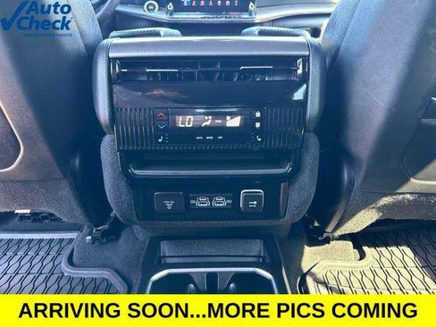 Certified 2024 Jeep Wagoneer Series II AWD/4WD image 38