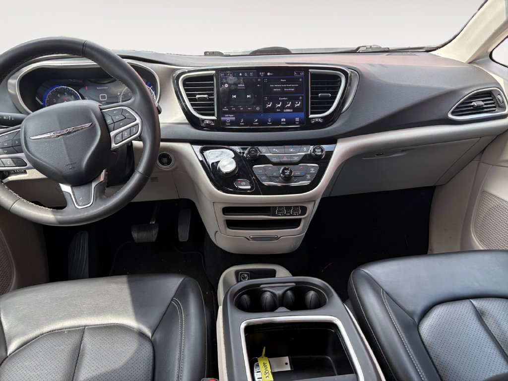 Used 2023 Chrysler Pacifica Touring-L FWD image 10