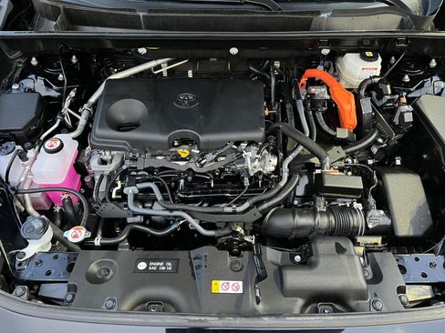 Certified 2025 Toyota RAV4 LE AWD/4WD image 32