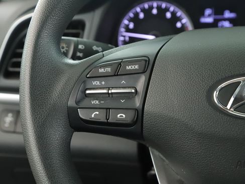 Used 2019 Hyundai Elantra SE w/ Cargo Package FWD image 9