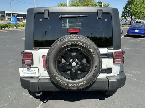 Used 2018 Jeep Wrangler Unlimited Sport AWD/4WD image 4