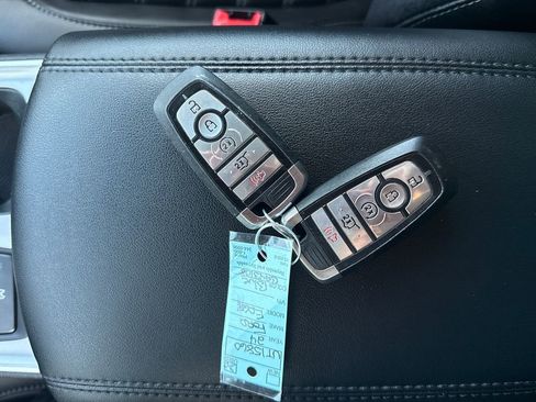 Used 2024 Ford Edge SEL w/ Convenience Package image 40