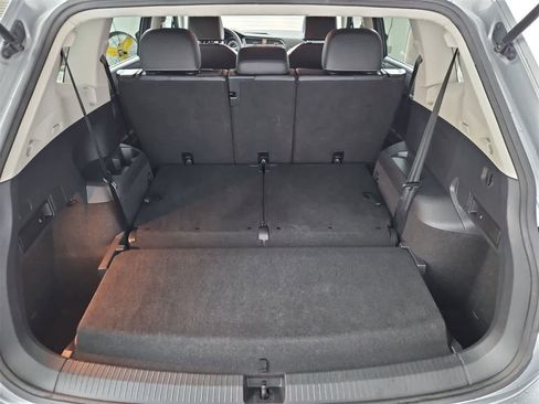 Used 2021 Volkswagen Tiguan SE image 34