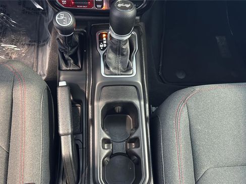 Used 2025 Jeep Wrangler Unlimited Rubicon AWD/4WD image 28