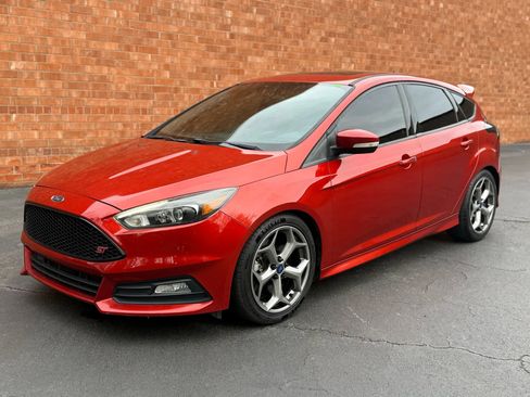 Used 2018 Ford Focus ST w/ Equipment Group 402A image 4