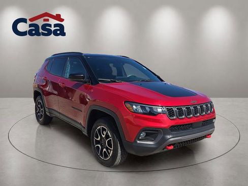 Used 2025 Jeep Compass Trailhawk AWD/4WD image 1