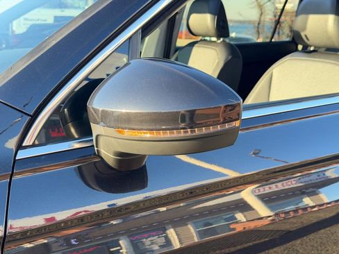 Used 2020 Volkswagen Tiguan SE w/ Panoramic Sunroof Package image 79