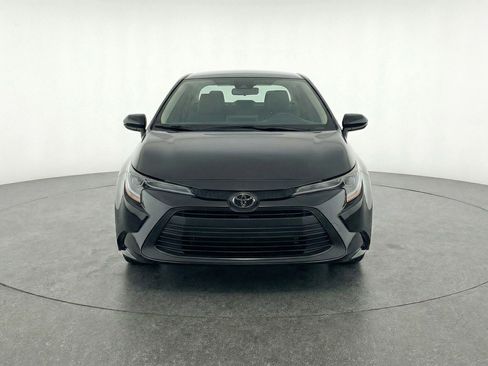 Used 2025 Toyota Corolla LE FWD image 2