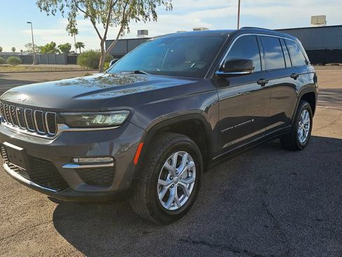 Used 2023 Jeep Grand Cherokee Limited w/ Luxury Tech Group II AWD/4WD image 4