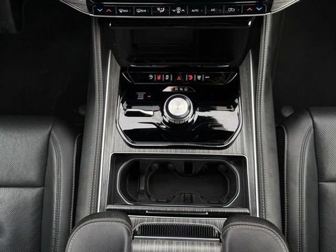 Used 2024 Jeep Wagoneer L Series II w/ Flexible Seating Group image 28