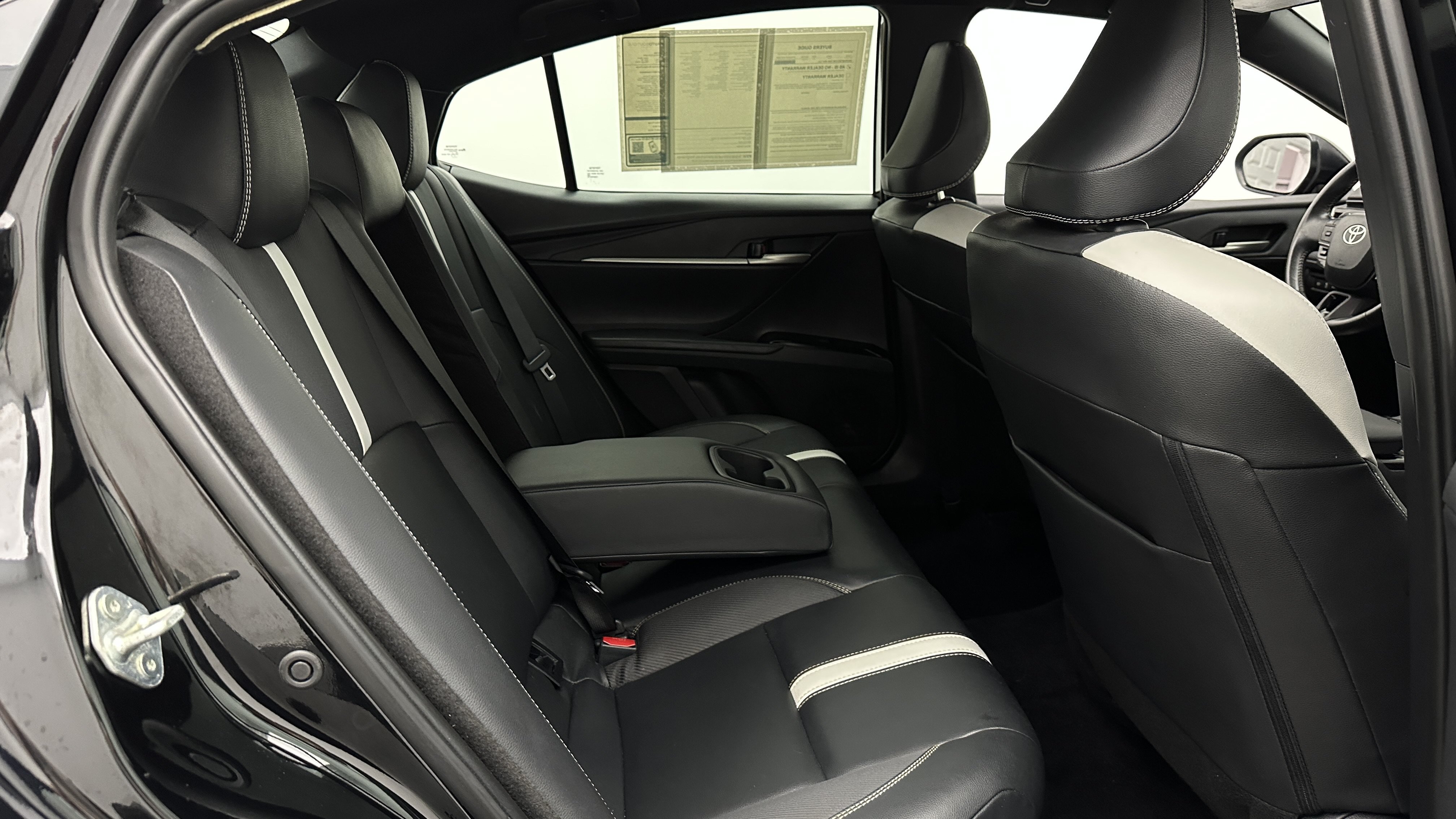 Used 2025 Toyota Camry SE FWD image 33