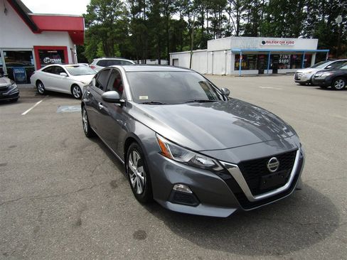 Used 2012 Nissan Altima 3.5 SR w/ Technology Pkg FWD image 37