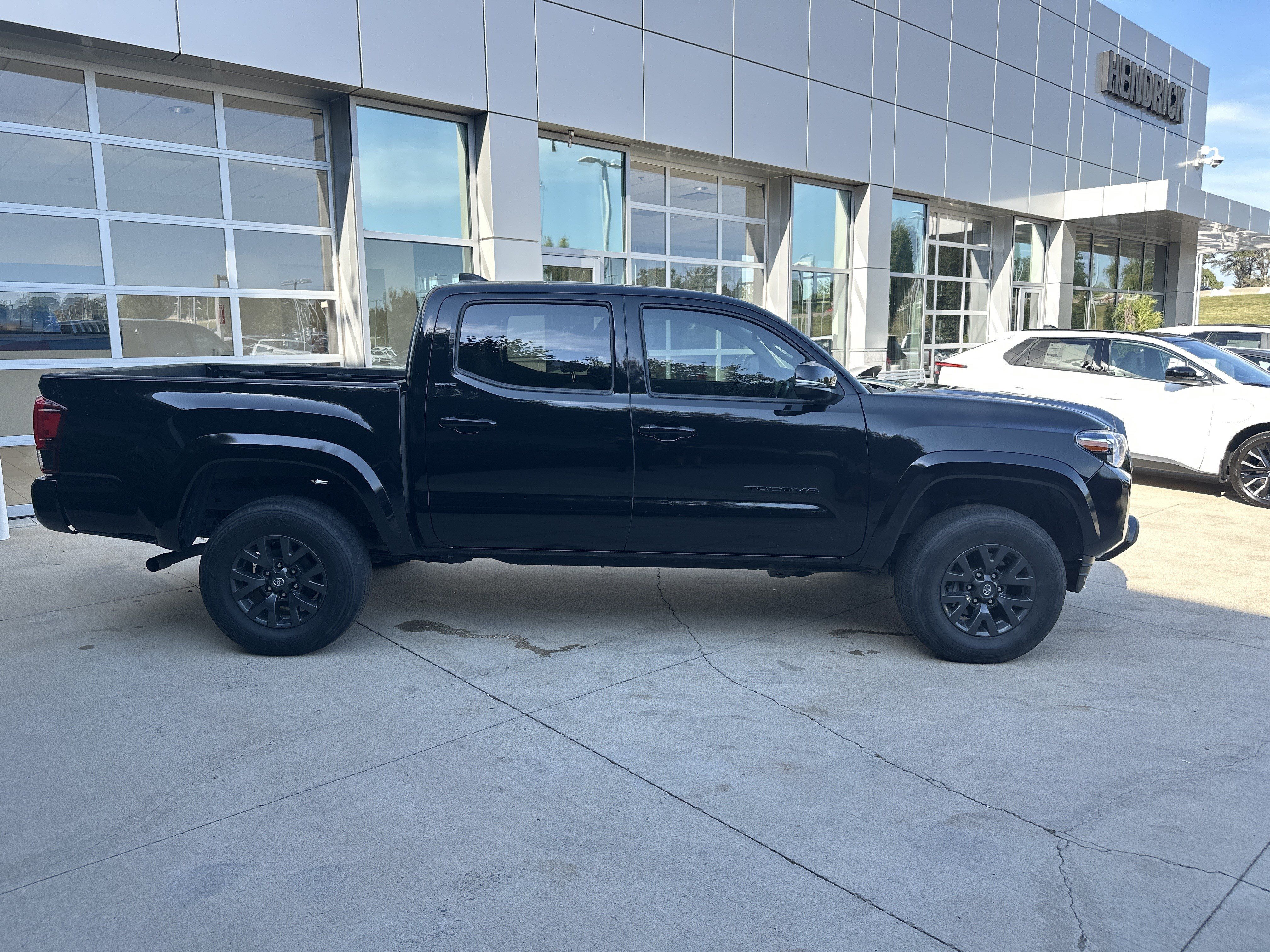Used 2023 Toyota Tacoma SR5 w/ Technology Package AWD/4WD image 10