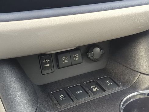 Used 2017 Toyota Highlander XLE w/ Carpet Mat Package image 12