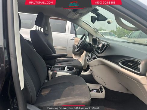 Used 2018 Chrysler Pacifica Touring Plus FWD image 15