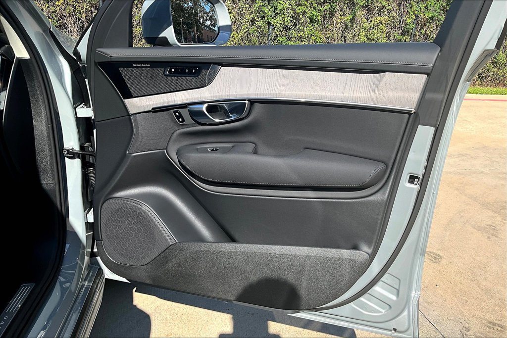 New 2026 Volvo XC90 B5 Ultra w/ Protection Package Premier AWD/4WD image 8