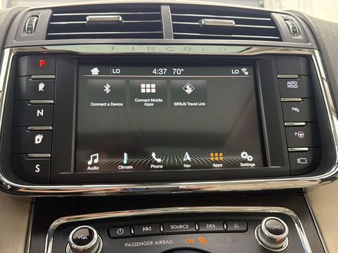 Used 2017 Lincoln Continental Reserve w/ Luxury Package FWD image 21