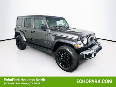 Used 2025 Jeep Wrangler Sahara image 1