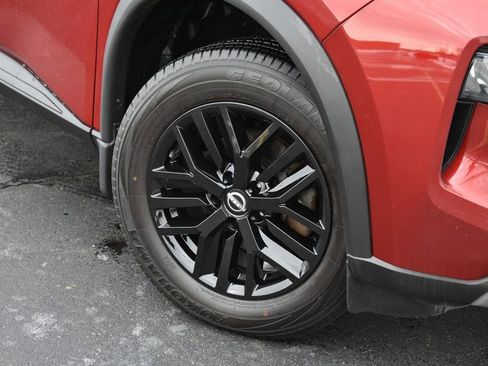 Used 2023 Nissan Rogue S image 3