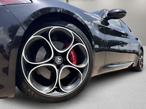 Used 2022 Alfa Romeo Giulia Ti RWD image 25