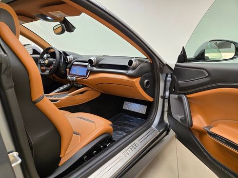 Used 2017 Ferrari GTC4Lusso image 26