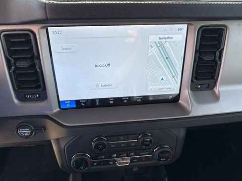 Used 2025 Ford Bronco Outer Banks image 25