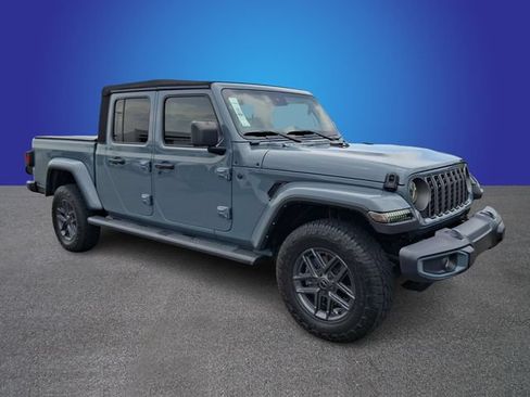 Used 2024 Jeep Gladiator Sport AWD/4WD image 3