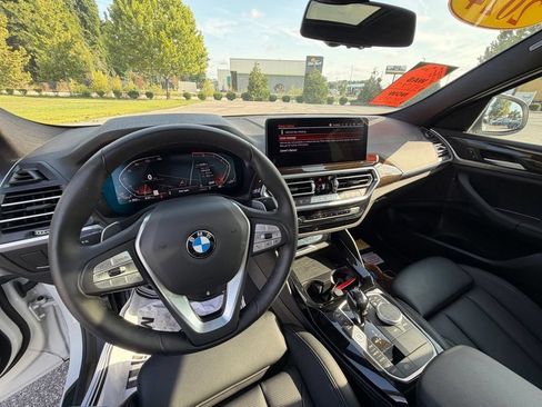 Used 2024 BMW X4 xDrive30i w/ Parking Assistance Package AWD/4WD image 19