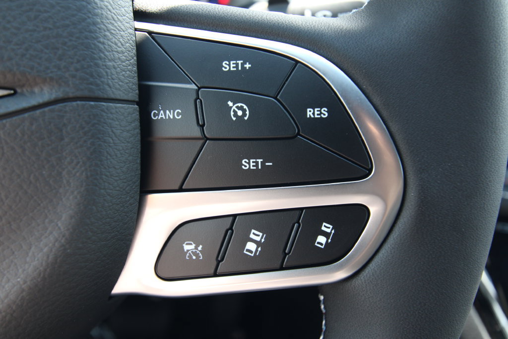 New 2027 Chrysler Pacifica Select AWD/4WD image 21